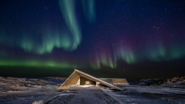 Centar Icefjord u spektakularnom severnom svetlu grenlandske polarne noći (© Adam Mørk)