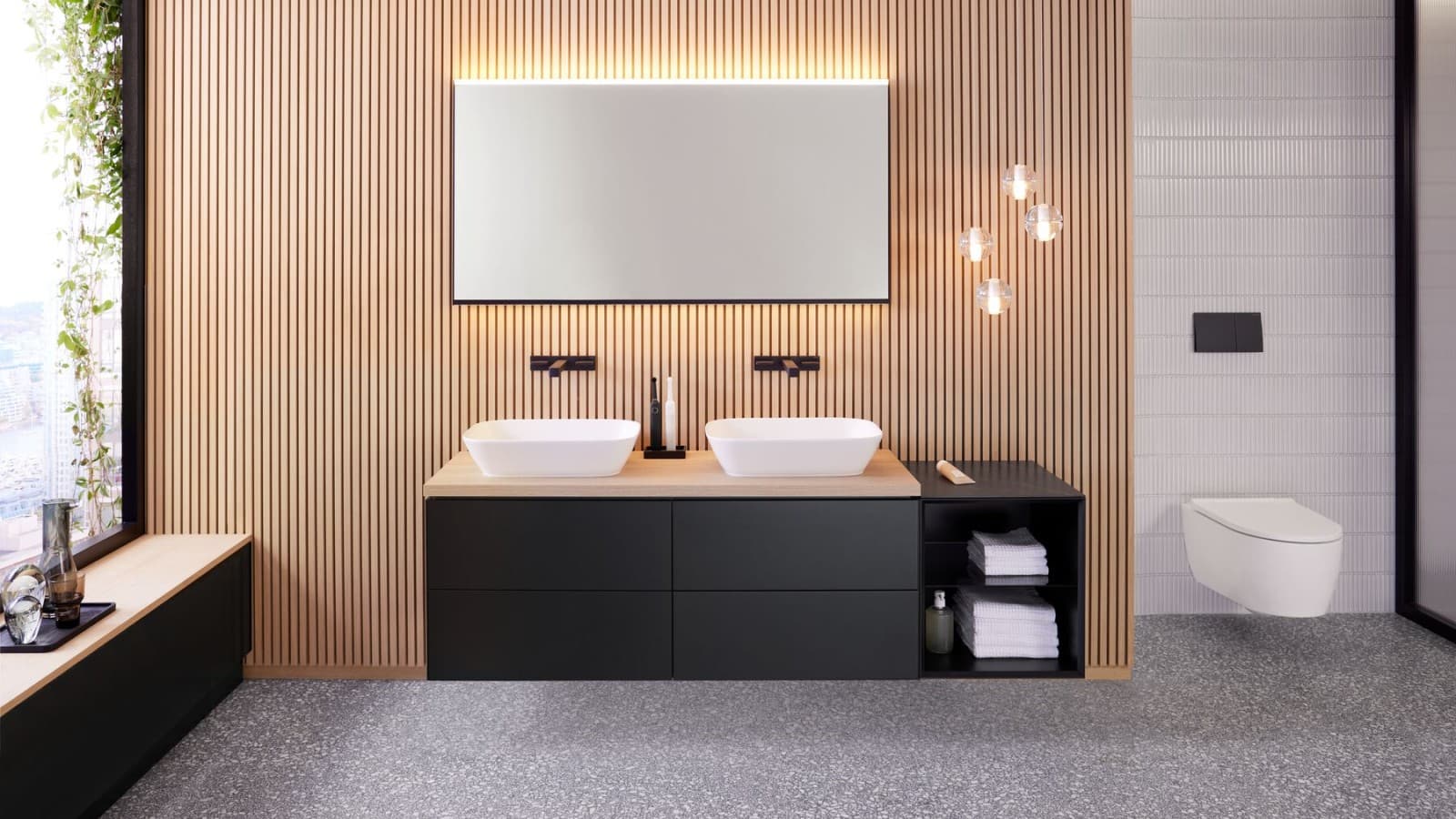 Geberit ONE u kombinaciji sa Geberit Option Plus Square 135 cm u crnoj mat boji. (© Geberit) Geberit ONE u kombinaciji sa Geberit Option Plus Square 135 cm u crnoj mat boji. (© Geberit)