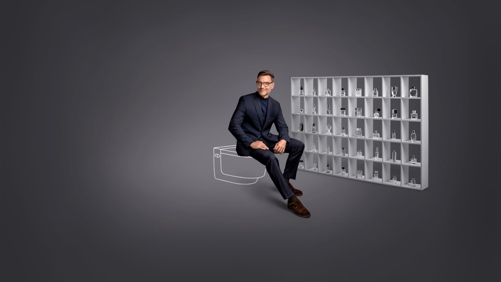 Mik sedi na šolji sa tušem Geberit AquaClean Mera. Mik sedi na šolji sa tušem Geberit AquaClean Mera.