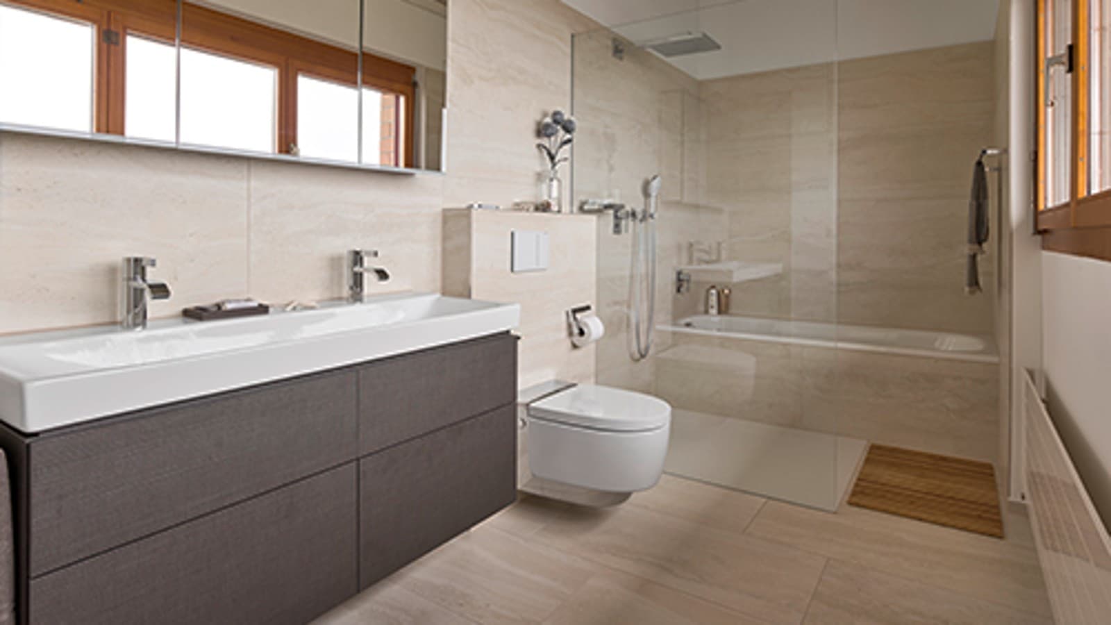 Kupatilo sa Geberit AquaClean WC-om sa tušem nakon renoviranja Kupatilo sa Geberit AquaClean WC-om sa tušem nakon renoviranja