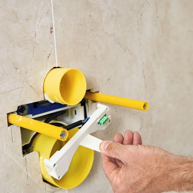 Geberit Power & Connect kutija tokom instalacije Geberit Power & Connect kutija tokom instalacije